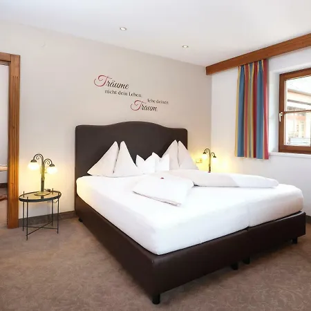 Hotel Hubertus Brixen im Thale Buitenkant foto